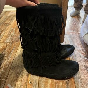 Minnetonka 3-Fringe Boots